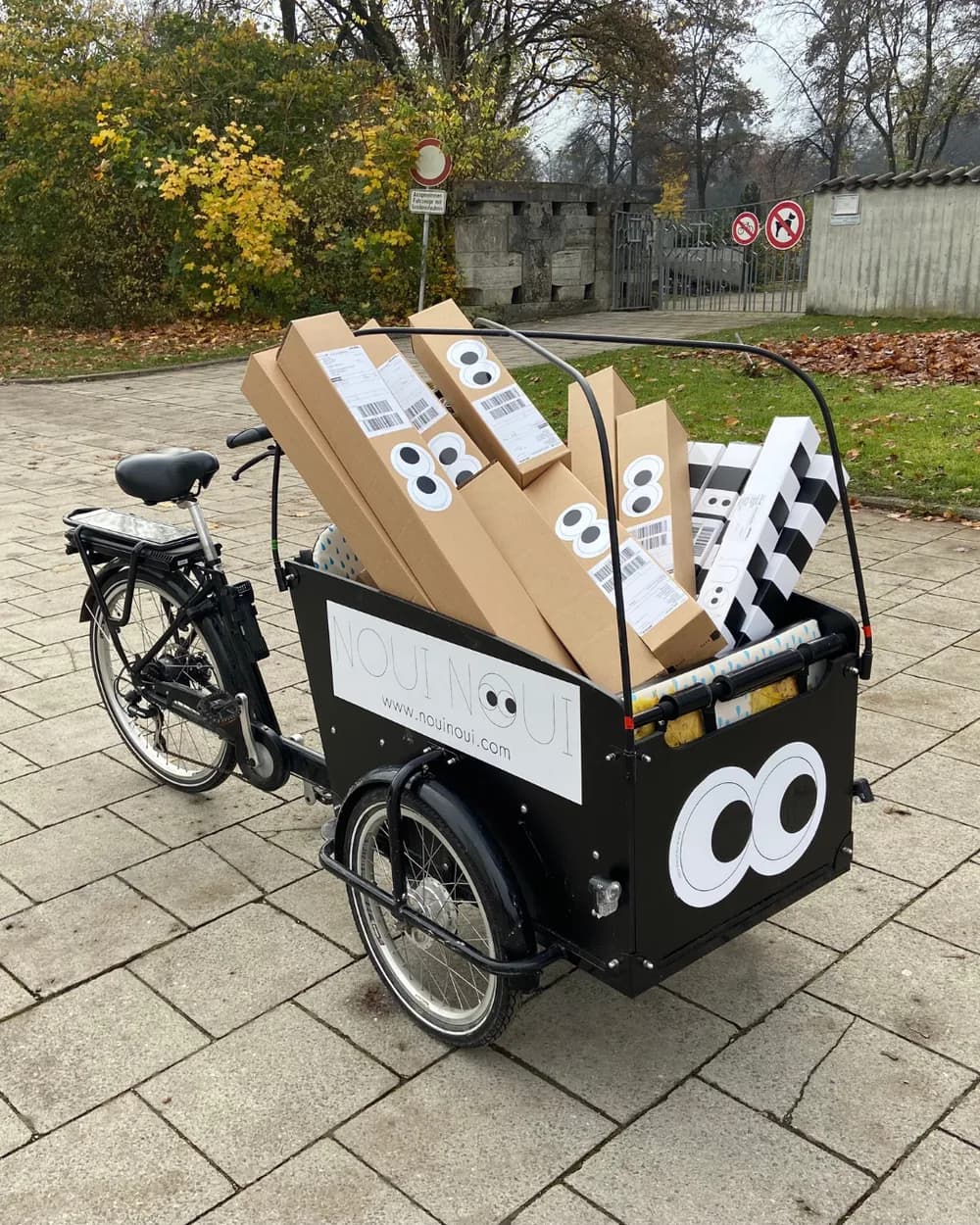 A Noui Noui cargo bike packed with orders
